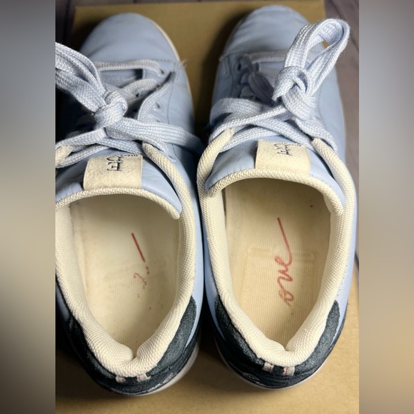 Ellen Degeneres ED Chapa Love Shoes Blue Leather Lace Up Sneakers Women
Size 6.5 - Picture 15 of 16